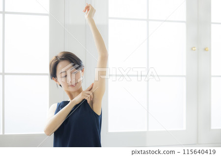 中年婦女注意身體 中年婦女注意身體 115640419