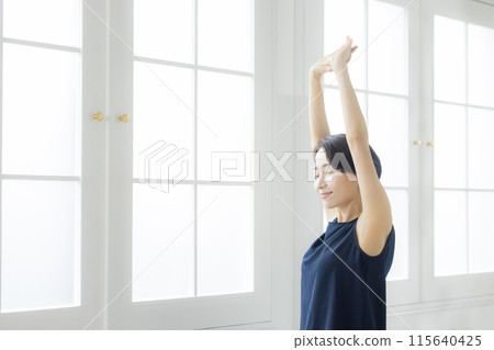 中年婦女注意身體 中年婦女注意身體 115640425