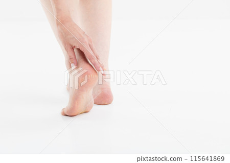 腳跟乾裂、皮膚乾燥 115641869