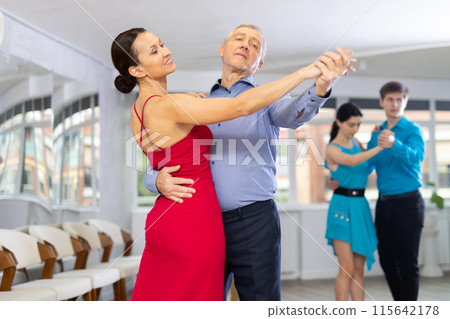 Woman and man dancing 115642178