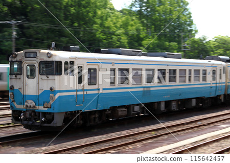 Mugi Line Kiha 40 series being sent to Tokushima Depot 115642457