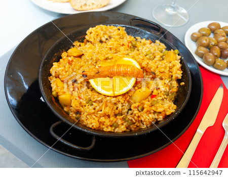 Spainsh dish seafood paella with rice, shrimps and mussels 115642947