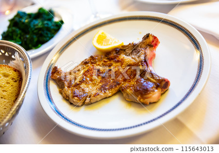 Braciola di vitello - veal chop with lemon. Italian cuisine 115643013
