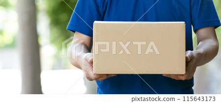 Delivery man male with baggage 115643173