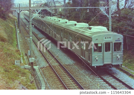 Tokyu 8000 series 8022 and six other cars, Hiyoshi-Tsunashima, December 29, 1979 Tokyu 8000 series 8022 and six other cars, Hiyoshi-Tsunashima, December 29, 1979 115643304