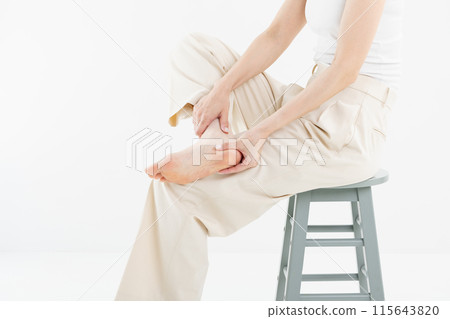 照顧高跟鞋的女人 115643820