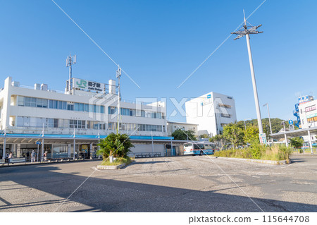 Station front view: Zushi Station Station front view: Zushi Station 115644708