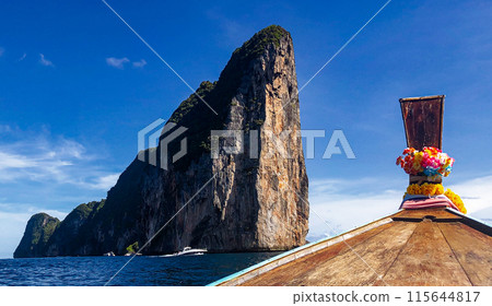 皮皮島的岩石和船隻 115644817