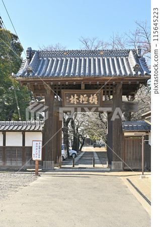 Walking around Konosu-juku on the Nakasendo: Jodo sect Shoganji temple main gate Walking around Konosu-juku on the Nakasendo: Jodo sect Shoganji temple main gate 115645223