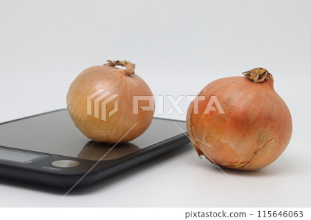Beautiful strong white onion heads on an electronic kitchen scale. Healthy food, diet. Beautiful strong white onion heads on an electronic kitchen scale. Healthy food, diet. 115646063