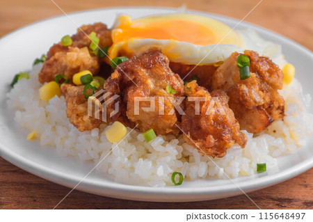 煎蛋和炒飯 115648497