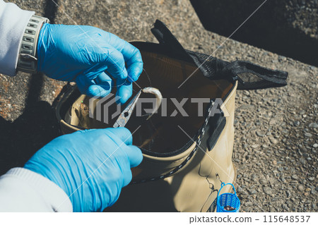 Remove the hook from the small fish 115648537