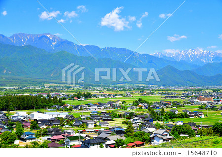 從長野縣池田町眺望張之木山和蓮華山（長野縣池田町） [2024.6] 115648710