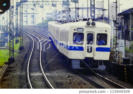 小田急老4000級4056-5型汽車,從關八高架到宗谷大倉的倒S曲線,1981年7月4日 小田急老4000級4056-5型汽車,從關八高架到宗谷大倉的倒S曲線,1981年7月4日 115649309