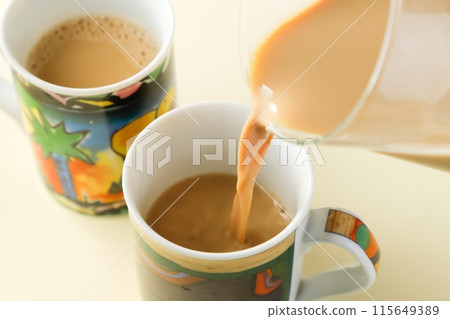 Pour cafe au lait Pour cafe au lait 115649389