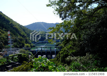 綠樹環繞的相模水壩 [相模原市津久井 10 月] 115651908