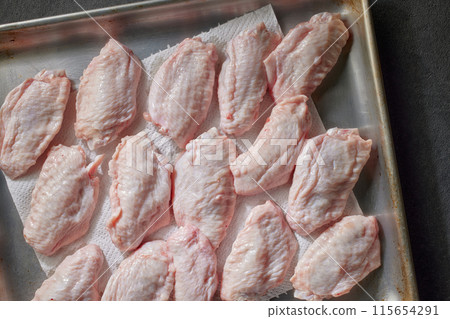 fresh raw chicken wings 115654291