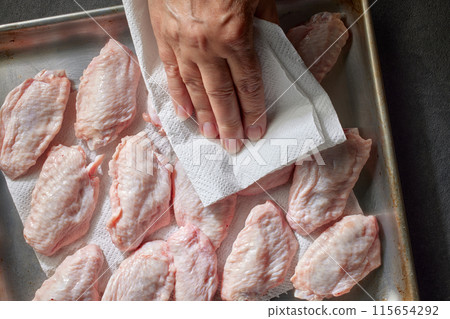 fresh raw chicken wings 115654292