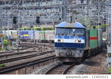多雙層東海道幹線長貨運列車上山 山崎汽車 多雙層東海道幹線長貨運列車上山 山崎汽車 115654311