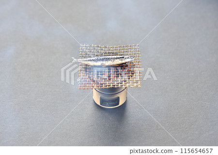 Autumn taste: saury, grilled fish, smoke, charcoal grill, charcoal, wire mesh 115654657