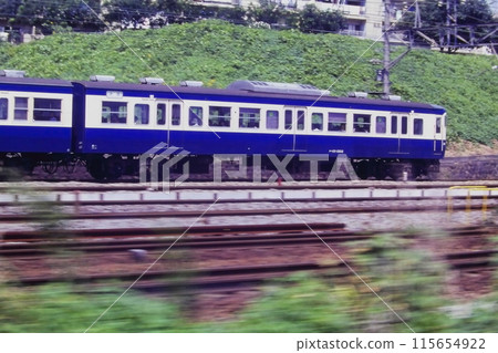 113 Series Yokosuka Line, taken from a Keikyu Limited Express train while overtaking another train, near Shin-Koyasu, August 16, 1981 113 Series Yokosuka Line, taken from a Keikyu Limited Express train while overtaking another train, near Shin-Koyasu, August 16, 1981 115654922