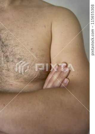 shoulder of a thirty-year-old man of medium build shoulder of a thirty-year-old man of medium build 115655308