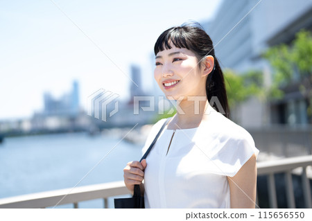 年輕的商界女強人 115656550