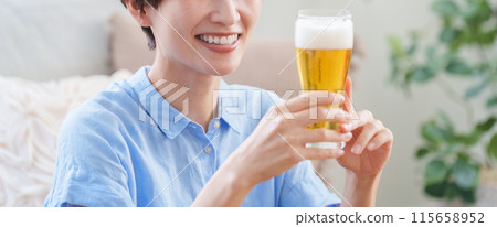 Woman drinking beer in summer 115658952
