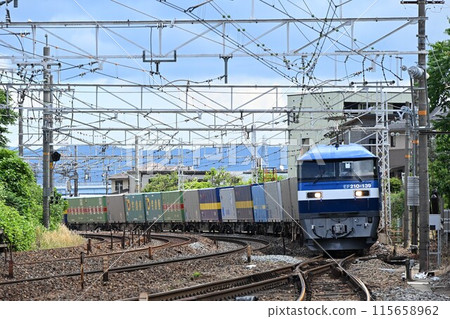 多雙層東海道幹線、長貨運列車沿著山崎汽車行駛 115658962