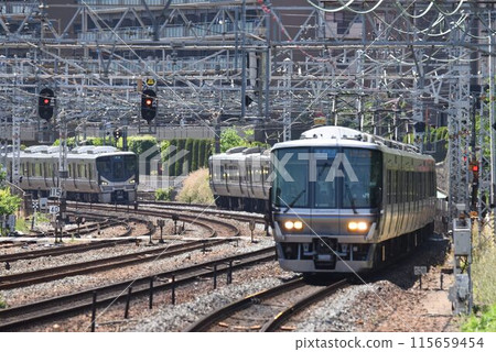 多雙層東海道本線 - 穿過山崎曲線的新快速列車 多雙層東海道本線 - 穿過山崎曲線的新快速列車 115659454