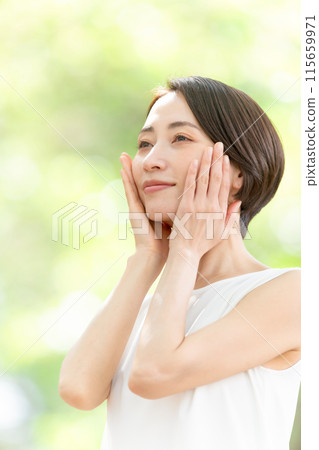 美麗清爽的女人 115659971