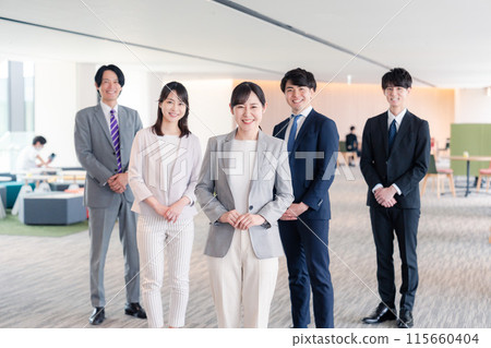 Business person group photo 115660404