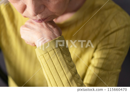 手邊擔心的高級女人 115660470