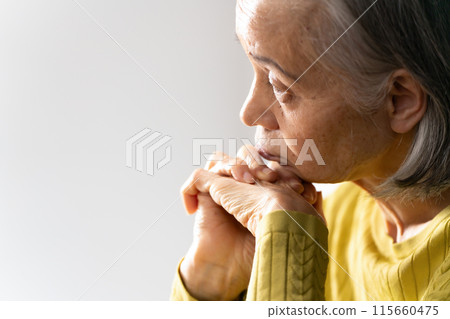 Senior woman worries 115660475