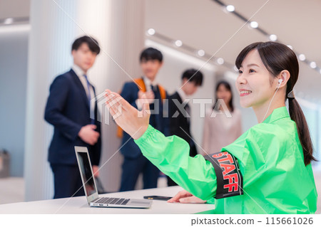 接待處的活動工作人員 115661026