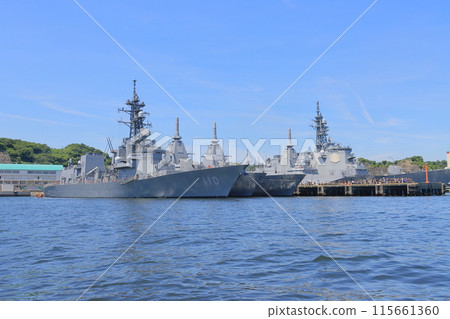 停泊在橫須賀基地的護衛艦，海上自衛隊護衛艦 115661360
