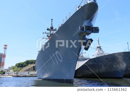 停泊在橫須賀基地的護衛艦，海上自衛隊護衛艦 115661362