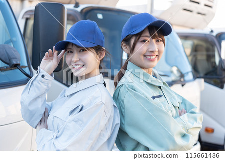 兩名女卡車司機 兩名女卡車司機 115661486