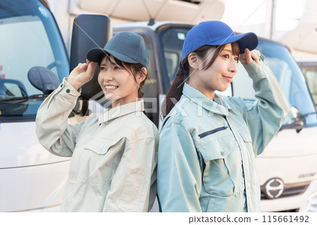 兩名女卡車司機 兩名女卡車司機 115661492