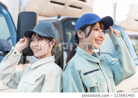 兩名女卡車司機 兩名女卡車司機 115661493