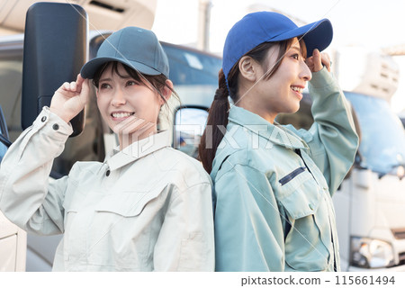 兩名女卡車司機 兩名女卡車司機 115661494