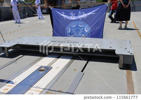 Beartrap, a landing arresting device for ship-based helicopters, installed on a destroyer 115661777
