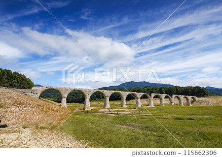北海道/拱橋“Taushubetsu Bridge”（Taushubetsu River Bridge）據說是夏季終極藍天的幻橋 115662306