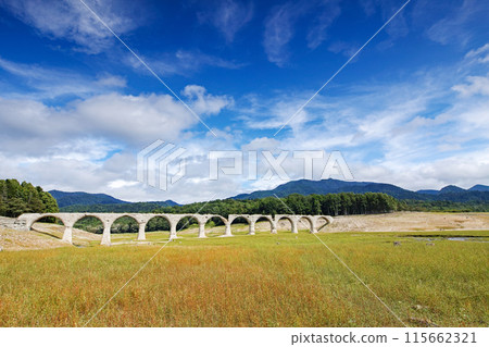 北海道/拱橋“Taushubetsu Bridge”（Taushubetsu River Bridge）據說是夏季終極藍天的幻橋 115662321