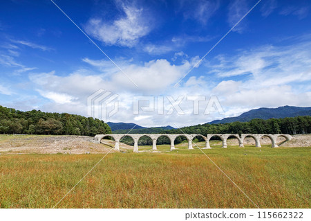 北海道/拱橋“Taushubetsu Bridge”（Taushubetsu River Bridge）據說是夏季終極藍天的幻橋 115662322