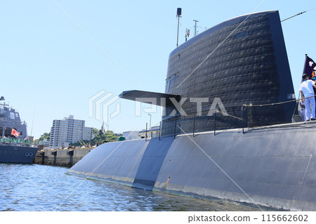 停泊在橫須賀基地的潛水艇 115662602