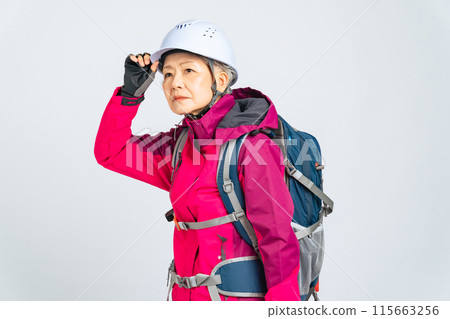戴著頭盔的高級婦女 115663256