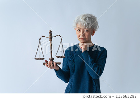 Senior woman holding a scale and thinking 115663282