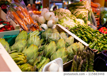 Fruit and vegetable stand, view of artichokes. Counters with fresh vegetables 115663448