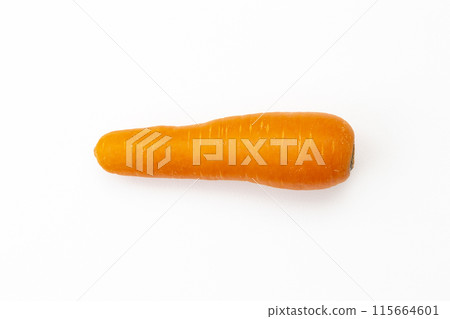 白色背景上的胡蘿蔔 115664601